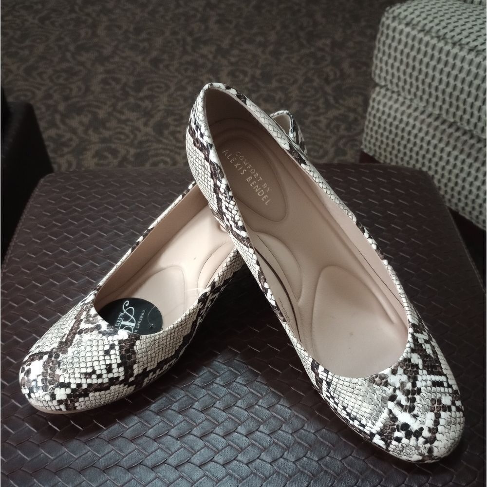 🆕👠Alexis Bendel Snake Print Shoes